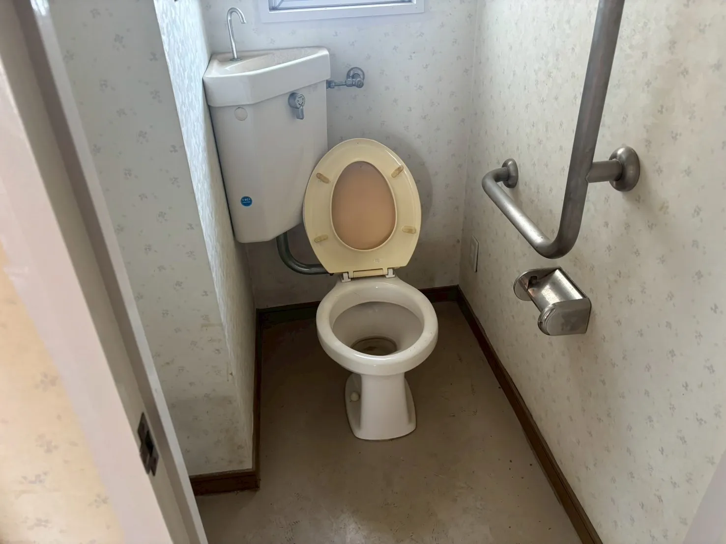 トイレ取替え