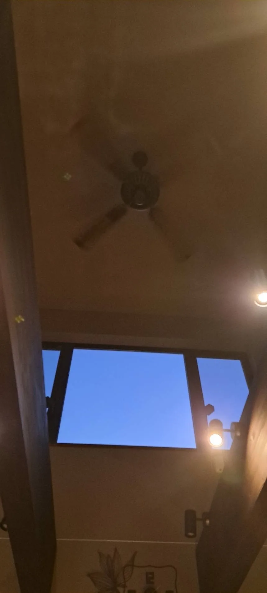 高所作業　吹き抜け窓