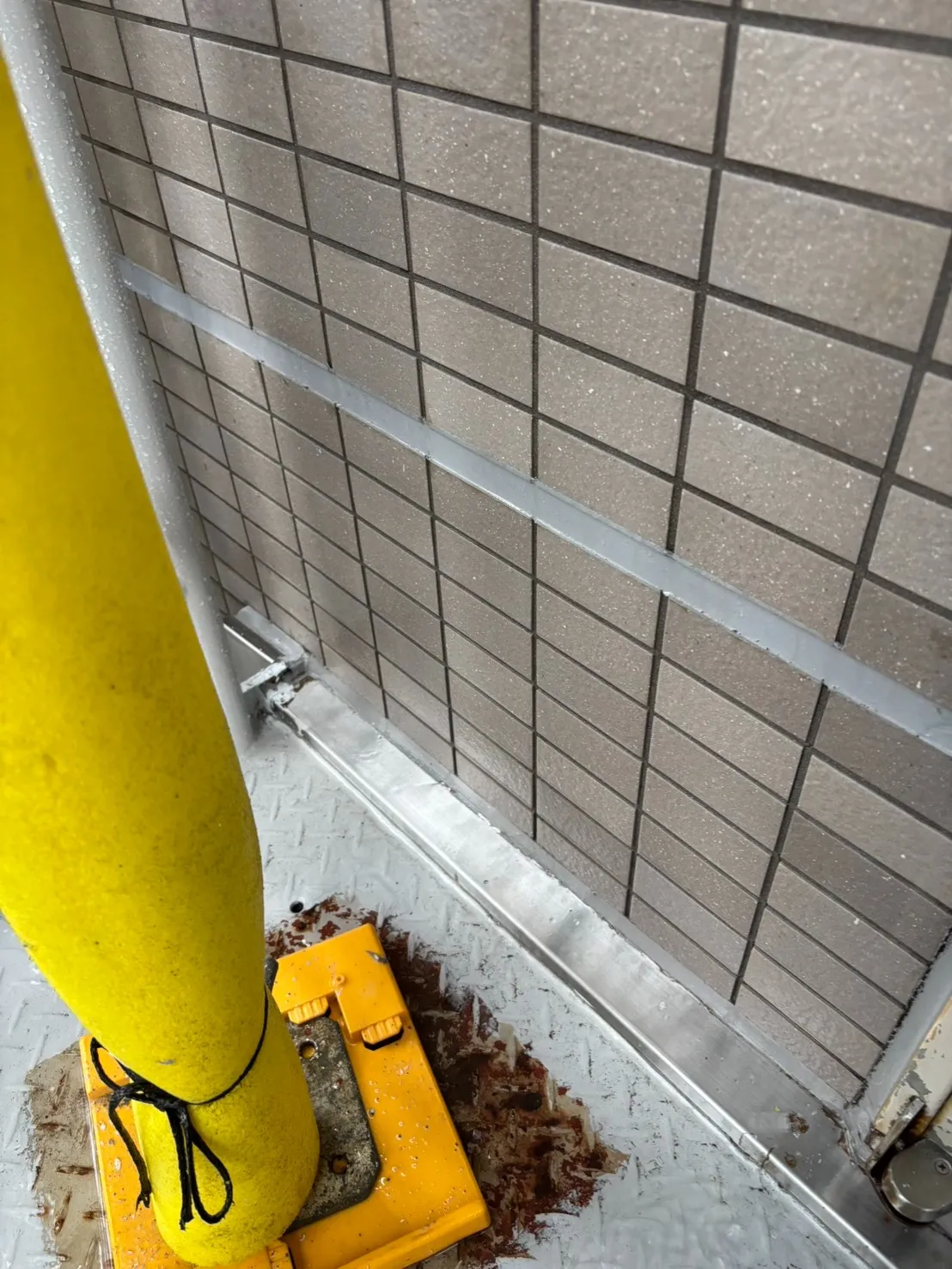 タイル薬品洗浄