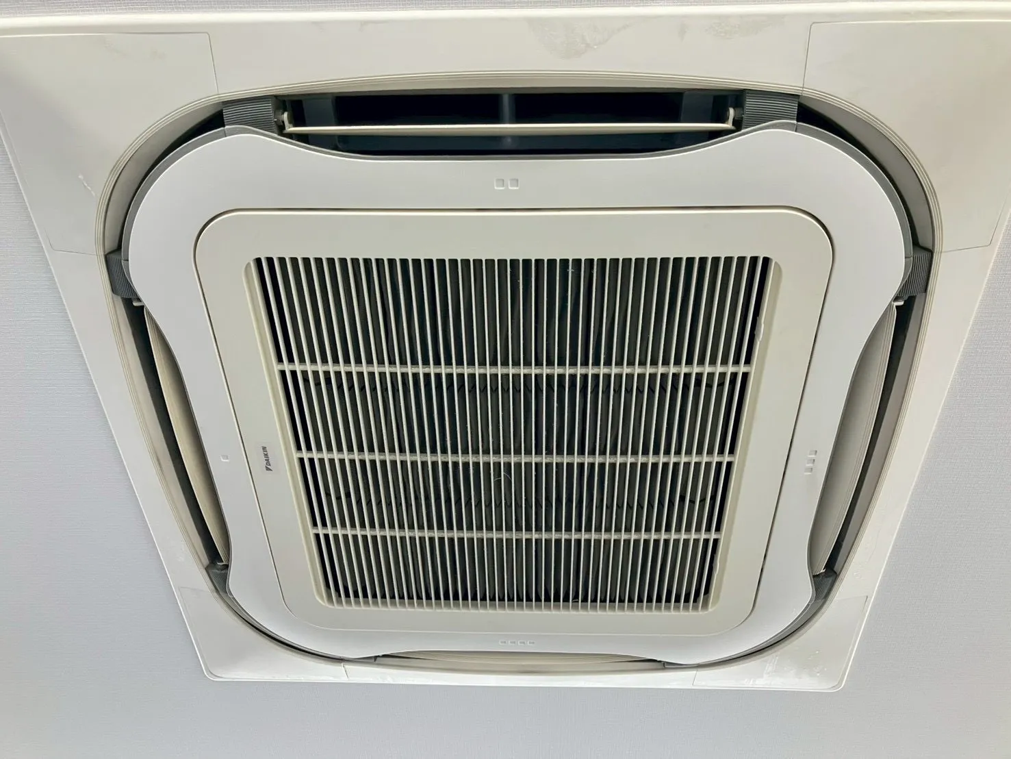 エアコンクリーニング 天カセ