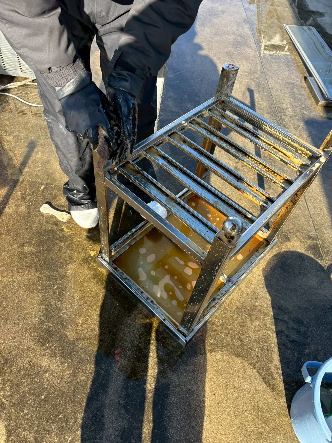 厨房設備洗浄作業|油汚れの清掃クリーニング