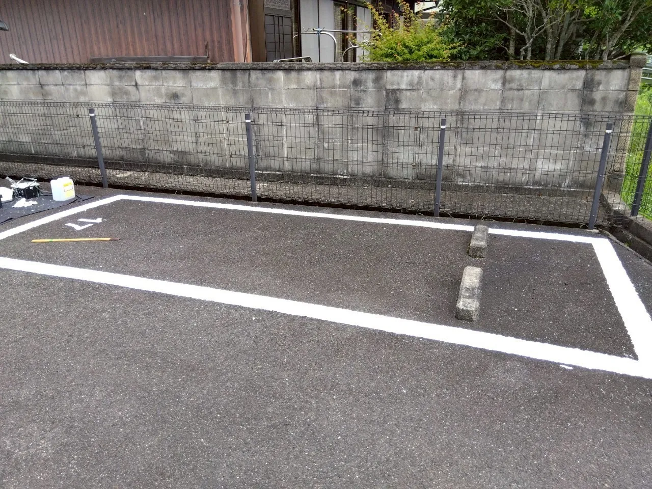 駐車場のライン引き工事できます｜白線の引き直し・新規施工対応