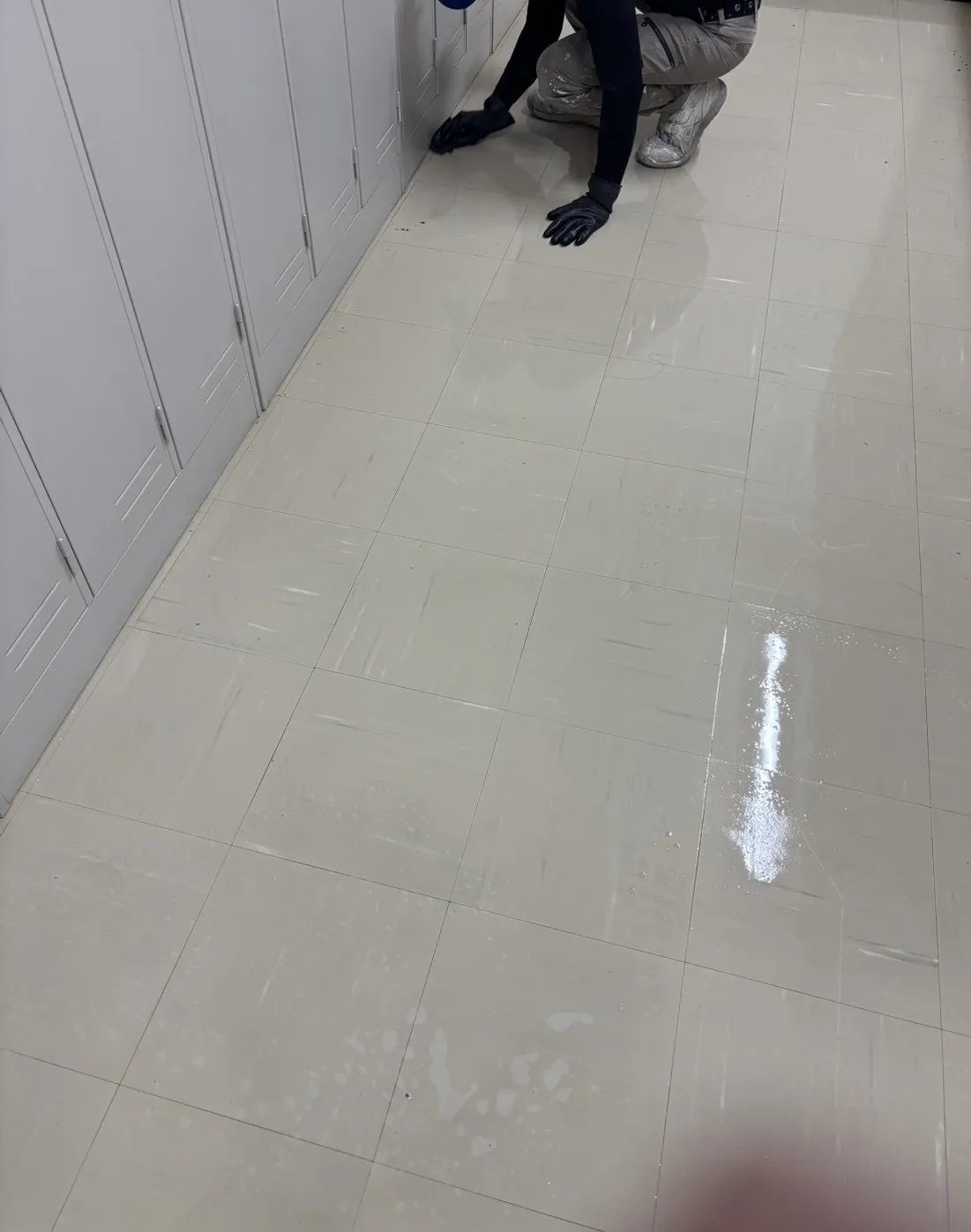 【工場･店舗･オフィス】大規模な床洗浄もOK！プロの機械洗浄で建物の美観を蘇らせます【三重県でハウスクリーニングするならアトラ】
