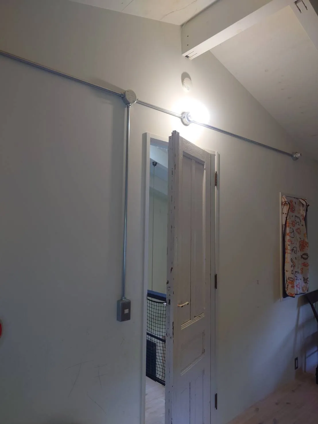 【子ども部屋リフォーム】1つの広い部屋を2つに分割！お子様の成長に合わせた「間仕切り壁」【三重県でリフォームするならアトラ】