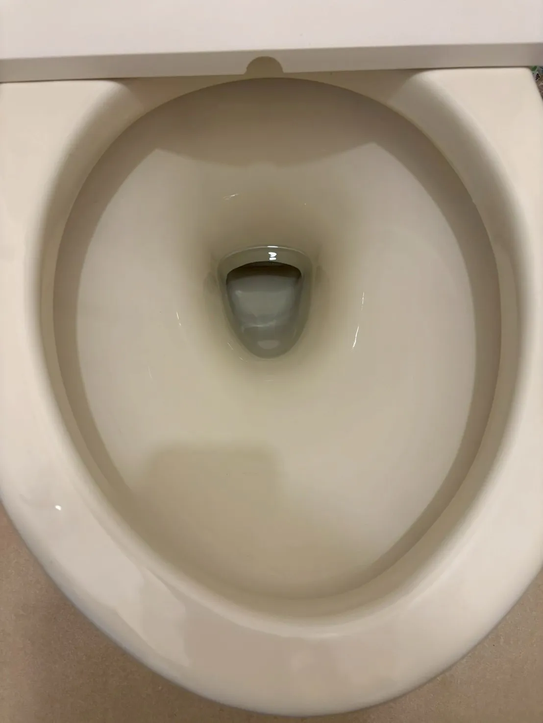 なぜか消えないトイレのニオイ…それ、便器の隙間に隠れた「頑固な汚れ」が原因かも?|三重県でリフォームするならアトラ